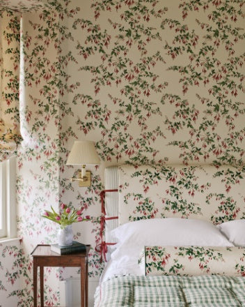 Grande Climbing Sweet Pea Wallpaper • Trellis Design • Milton & King US